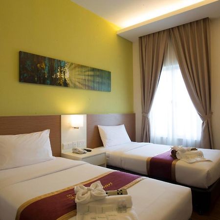 Amansari Hotel Desaru Exteriör bild