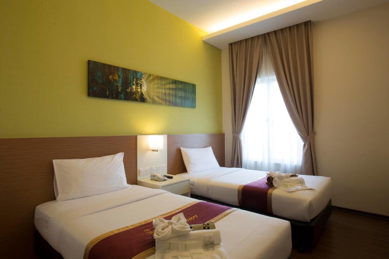 Amansari Hotel Desaru Exteriör bild